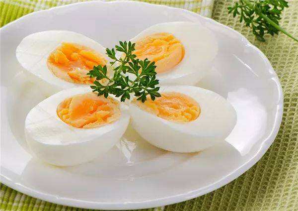 煮鸡蛋有讲究，鸡蛋煮太久好脂肪会“变坏”